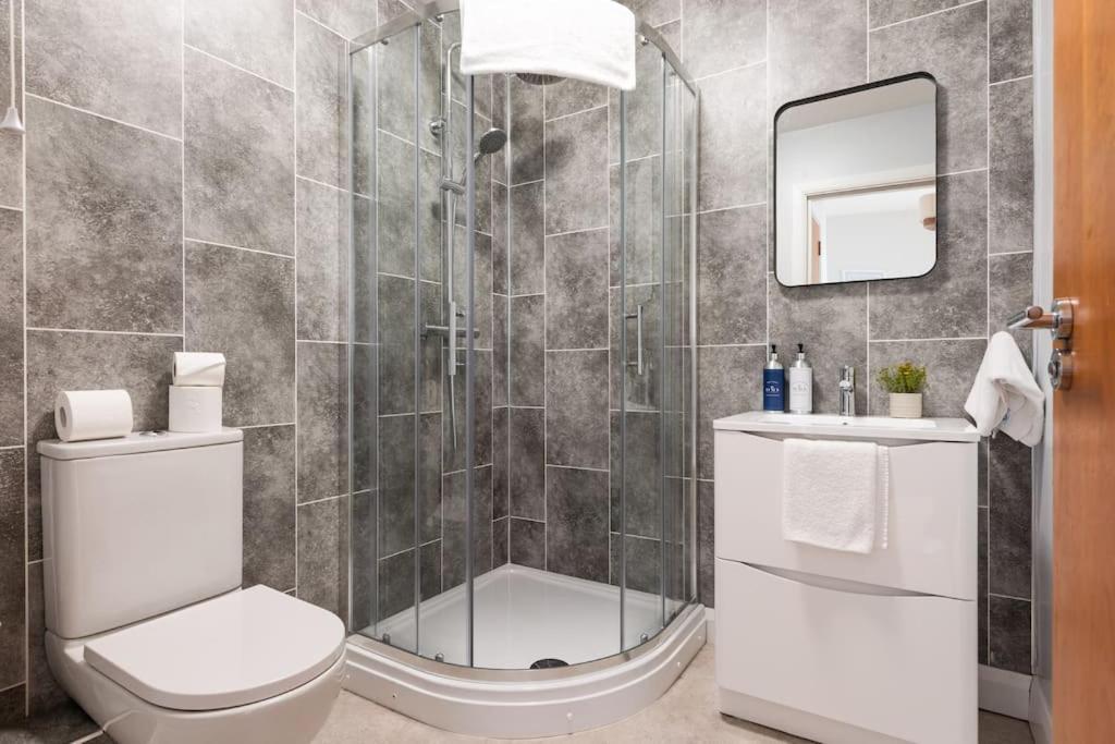 Modern Penthouse Apartment 2 Bed, 2 Bath Sleeps 6 City Centre Belfast Exterior foto